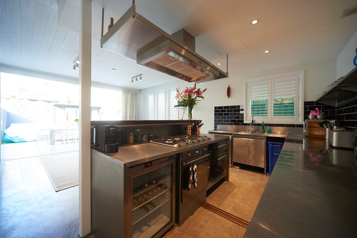 Jet Flamingo: Rockstar Villa gallery image 3