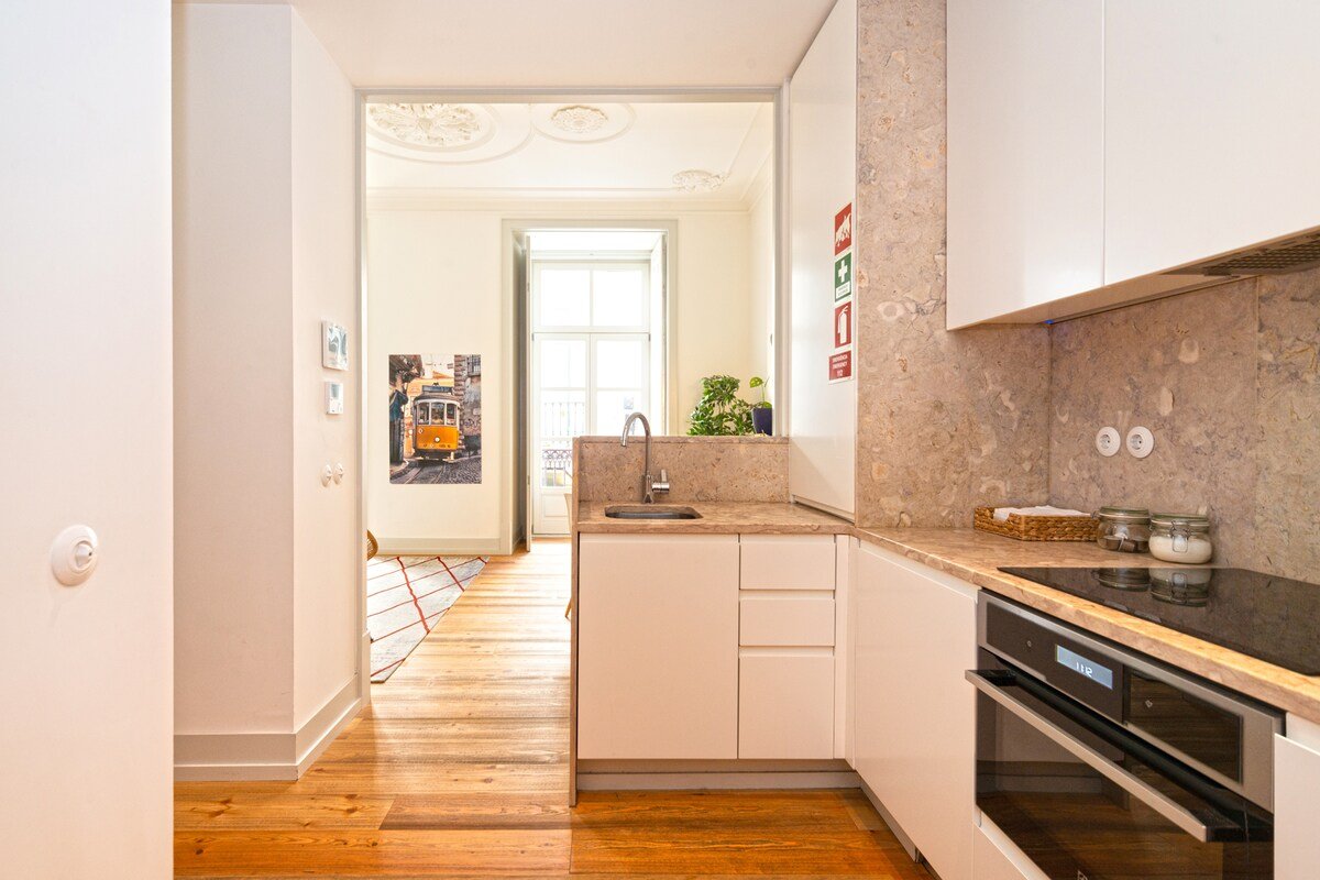 Baixa Charming Apartment gallery image 5