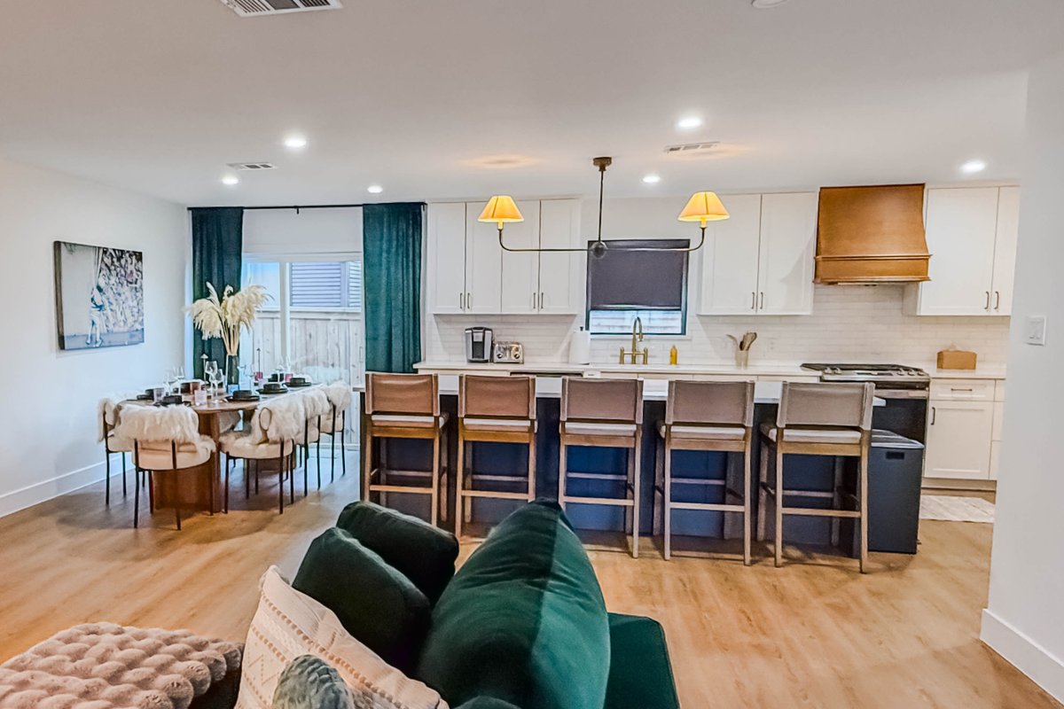 Huge Designer Home | Hot Tub, Chef’s Kitchen, Pool