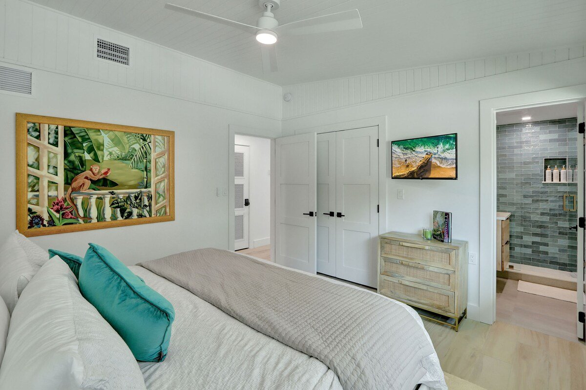 New Waterfront Luxe: Pool-Spa-Dock-Beach-Gulf View gallery image 4