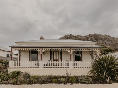 Abbey’s Spa Cottage