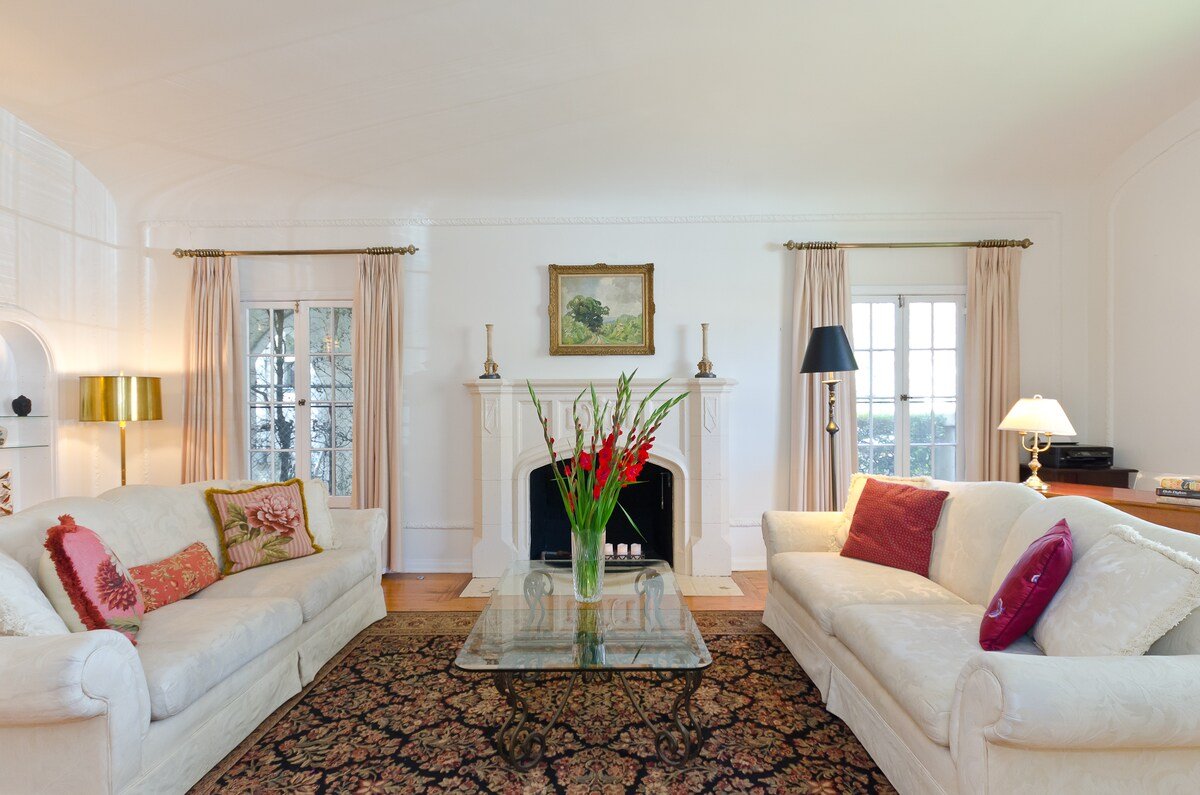 Best LA Location Glamorous Hollywood Duplex gallery image 3