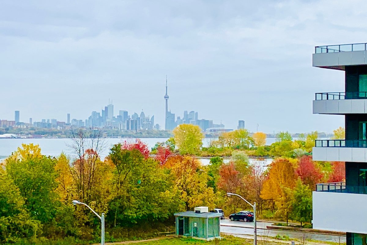 Luxury Lakefront Oasis – Stunning Views | 9 Guests gallery image 4