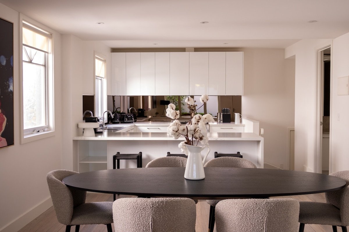 Stylish 3-Bedroom in the Heart of South Yarra gallery image 2