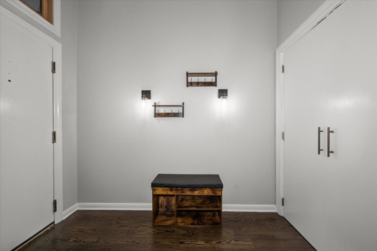 Lincoln park getaway, Outdoor patio! Summer Fun! gallery image 4