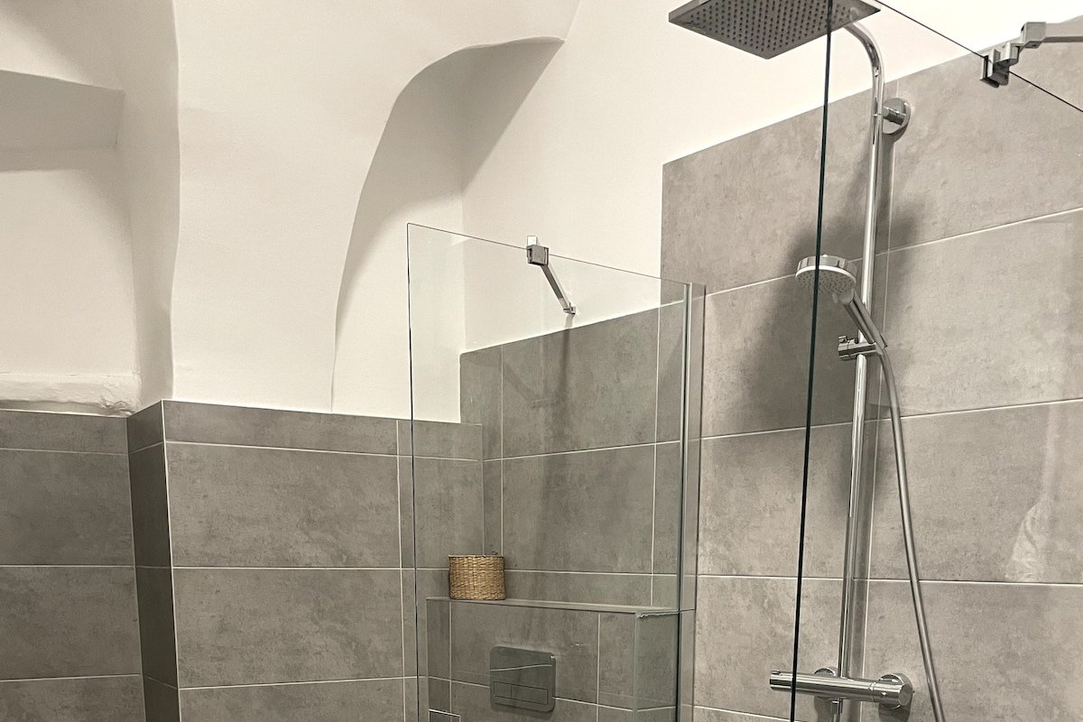 Charming Historic Apartment – Heart of Vienna gallery image 4