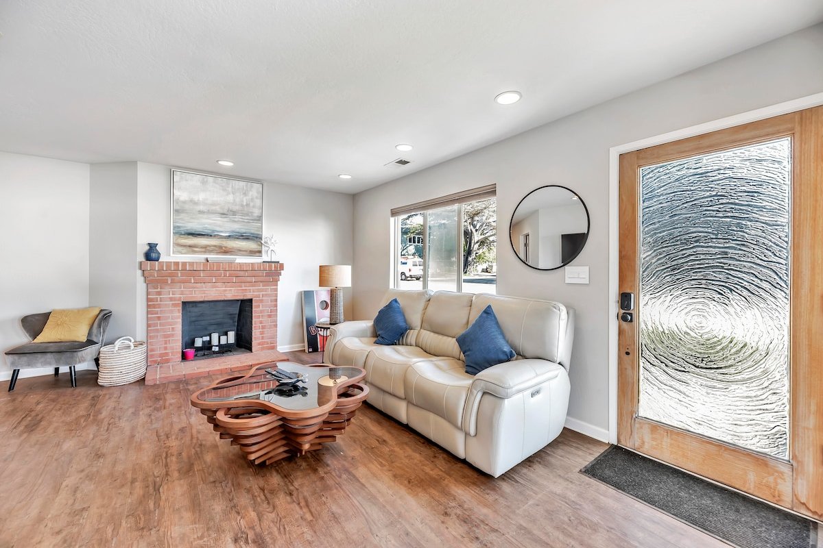 OcEaNfRoNt Retreat with Breathtaking Ocean Views gallery image 4