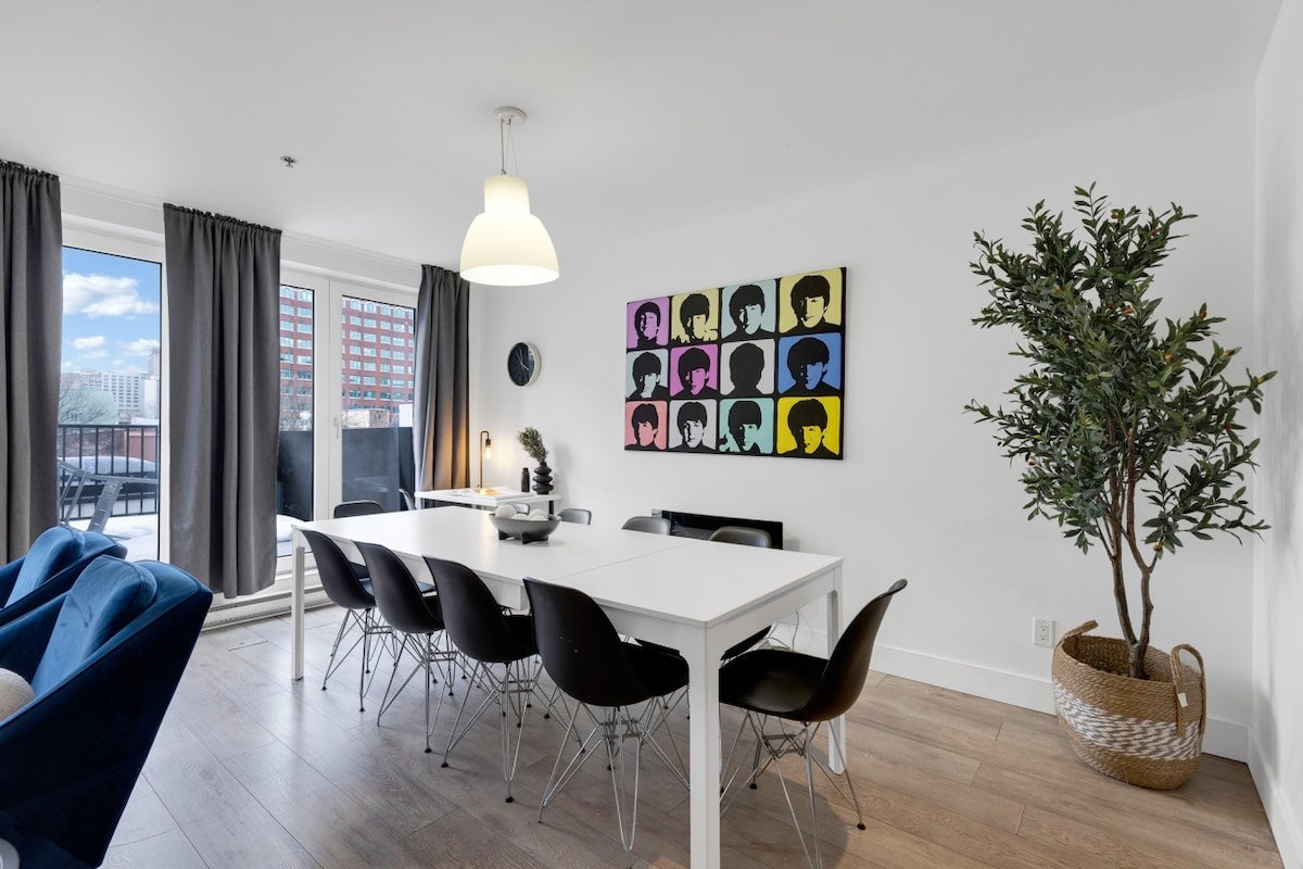 LiV MTL Downtown-503 Premium 3BR Duplex Rooftop gallery image 3