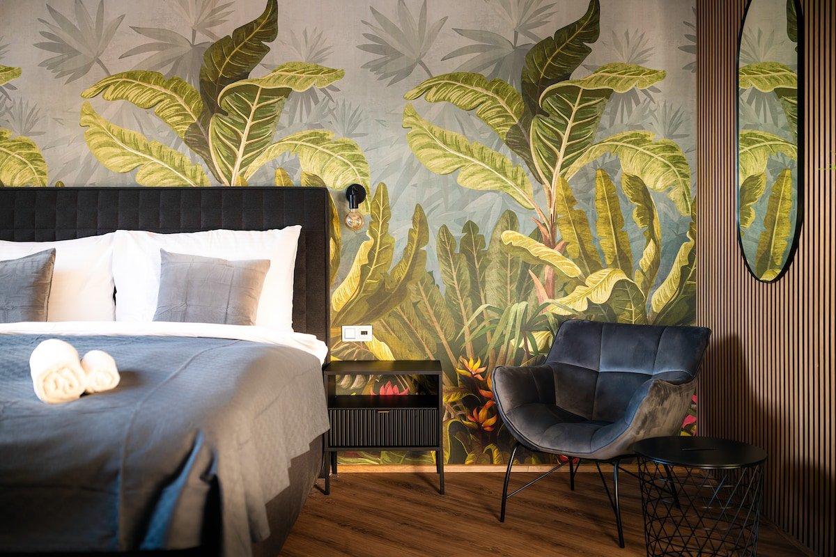 6BR Castle V!EWS A/C luxury Dolce Vita apartment gallery image 3