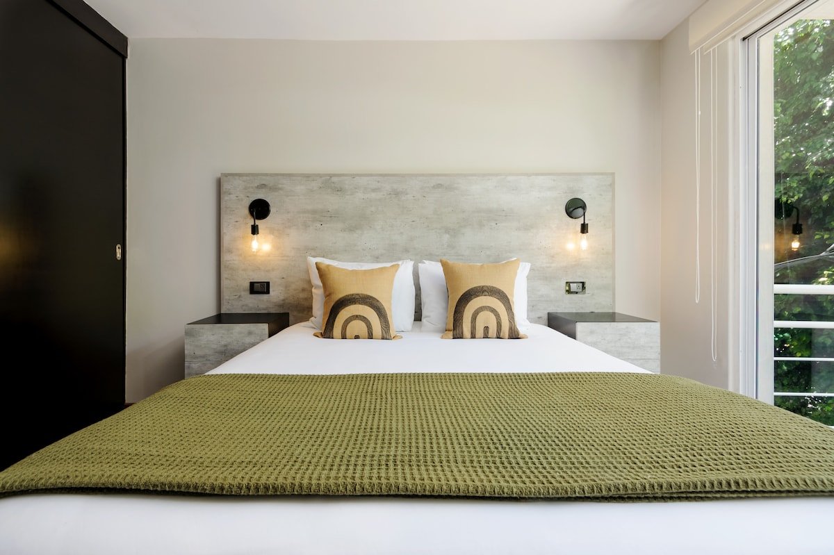 Condesa Hideaway 3BR Apartment w. Urban Flair gallery image 3