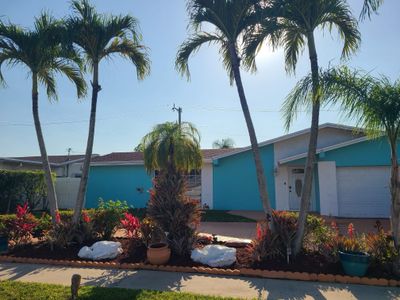 Modern Home with Heated Pool. Flexible Check In.