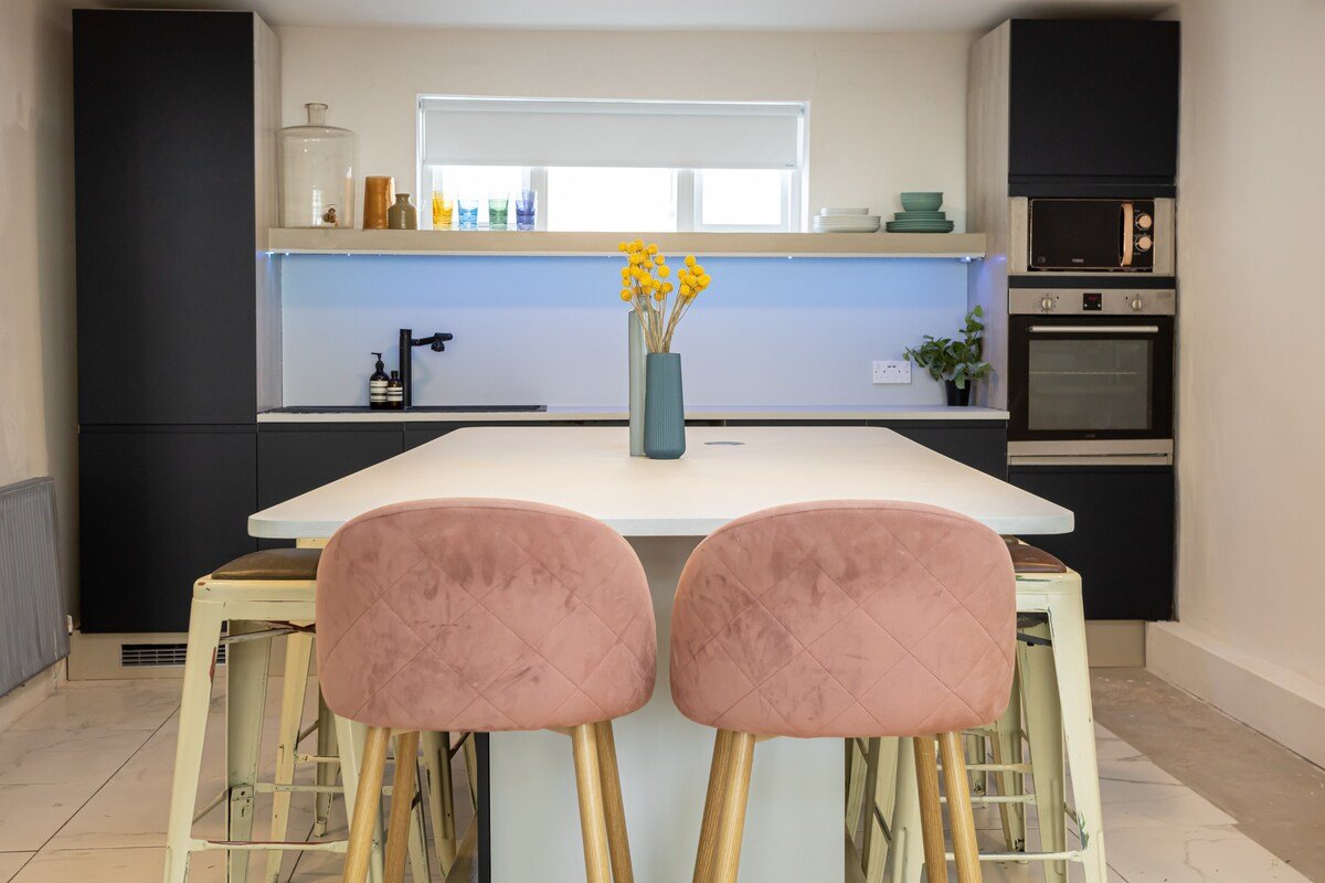 Iconic Townhouse. Fashionable Northern Quarter gallery image 3