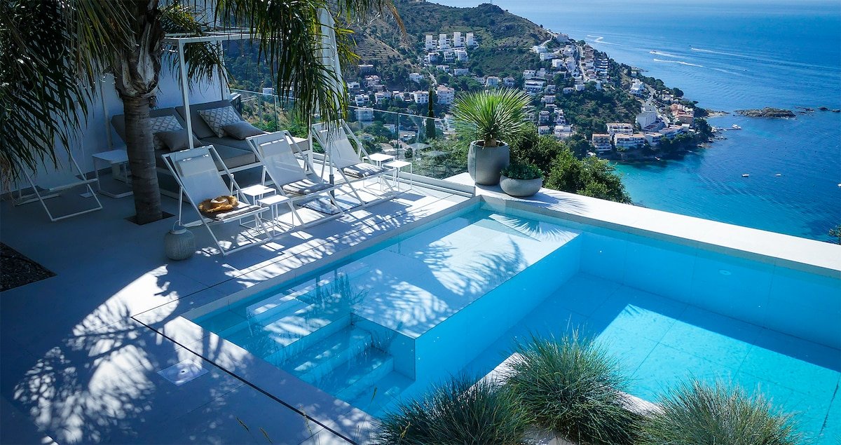 Luxury villa with view. Concierge service included gallery image 2