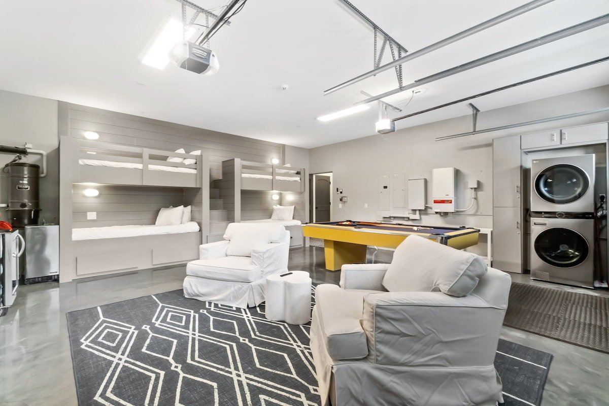 Dreamy retreat—private pool, LSV, & home theater gallery image 3