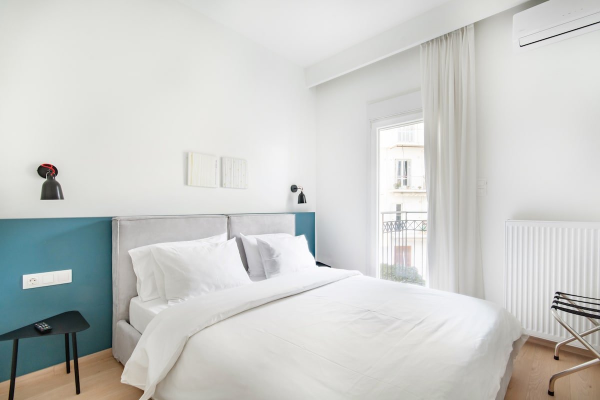 Stylish Penthouse with Superb Lycabettus Hill View gallery image 3