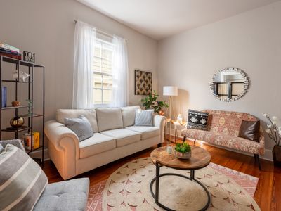 RARE Uptown Treasure – Excellent for Groups!!