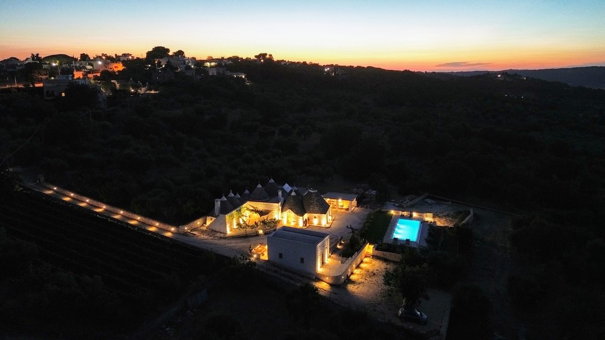 Exclusive authentic Trulli con Piscina gallery image 2