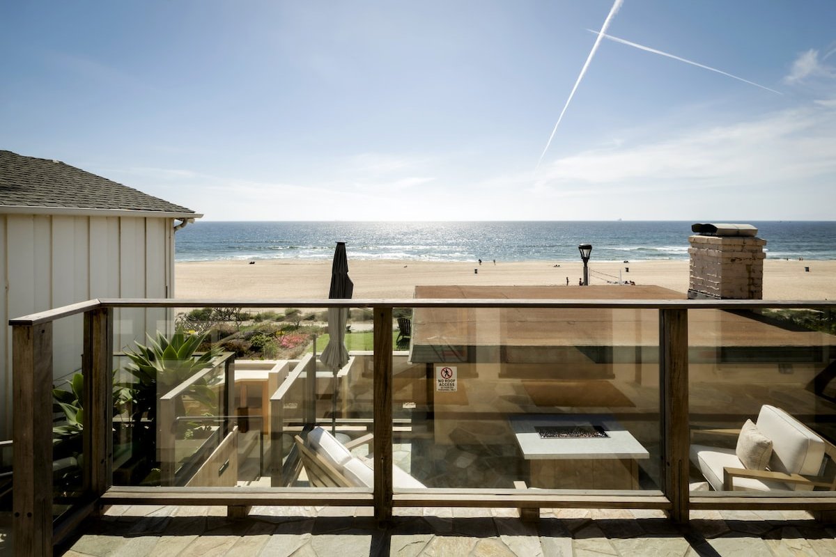 New! The Triton – Manhattan Beachfront Escape gallery image 3