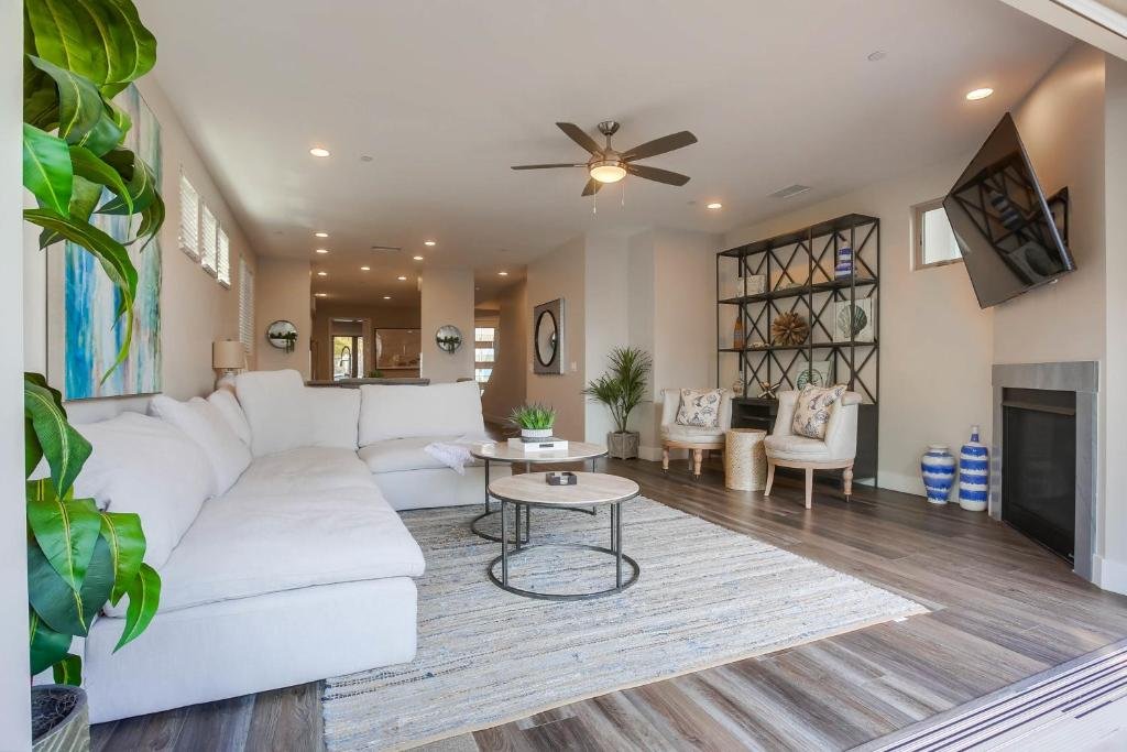 Oceanview home steps to beach with private hot tub gallery image 5