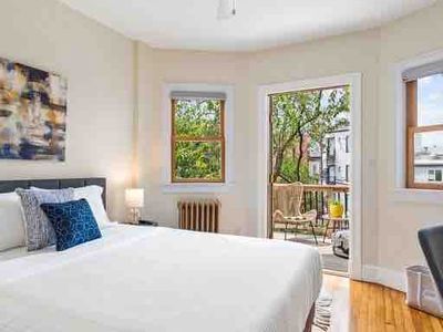 Spacious 4BR House in the Heart of the City