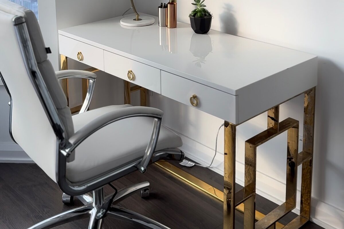 Luxurious Yorkville Hotel-Style 2BR Suite w View gallery image 4