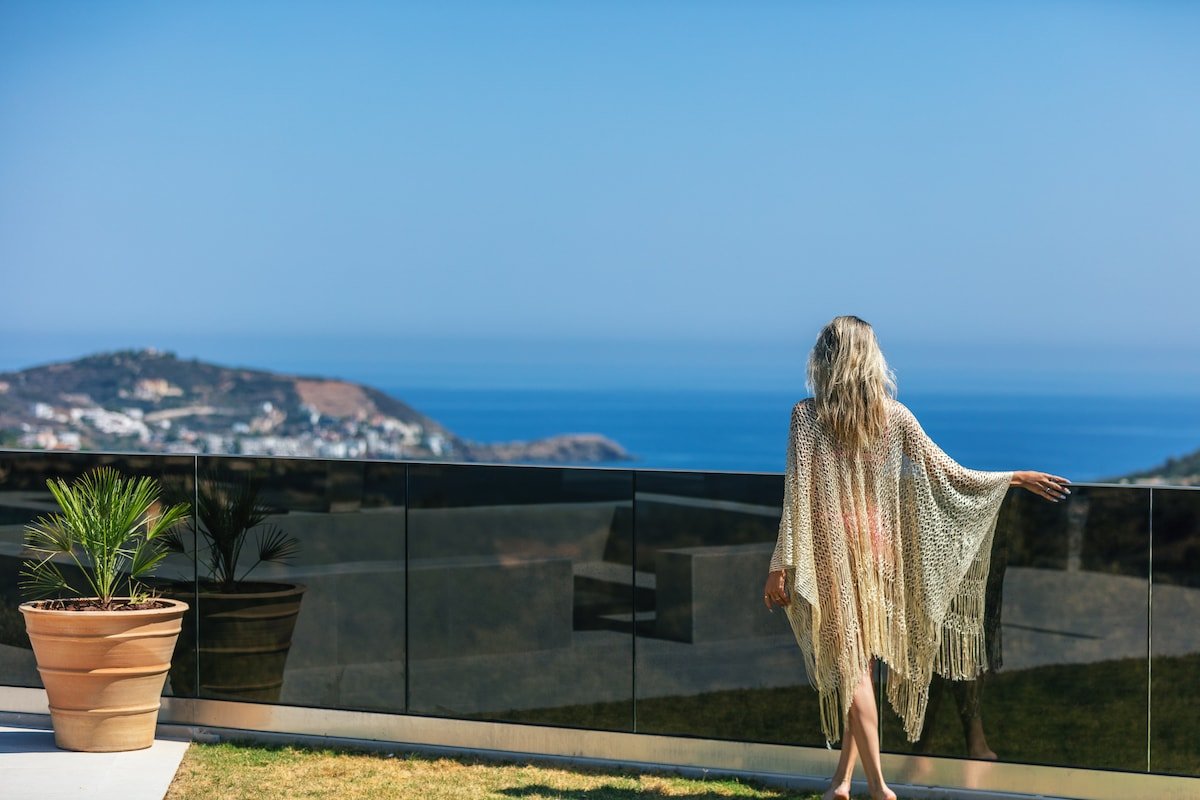 Luxury Villa with Sea Views, Fire Pit & near beach gallery image 4