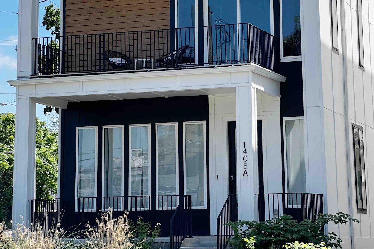 Skyline View | Walk to Broadway! gallery image 3