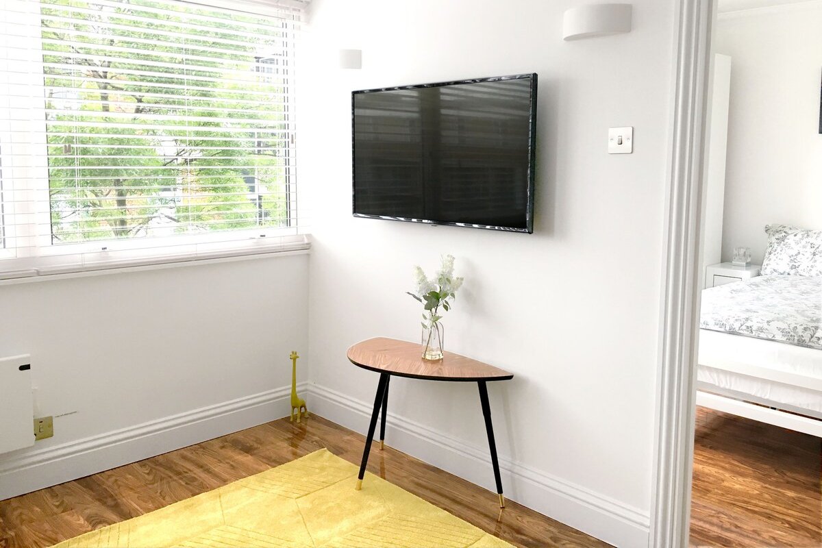 3-Bed/2-Bath Walk to Oxford St W1. Clean. King bed gallery image 2