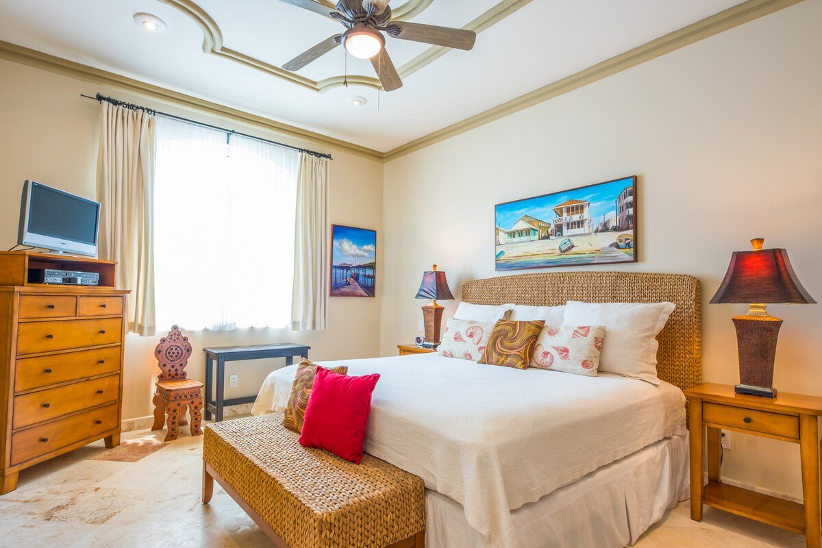 Brushstrokes Villa gallery image 2