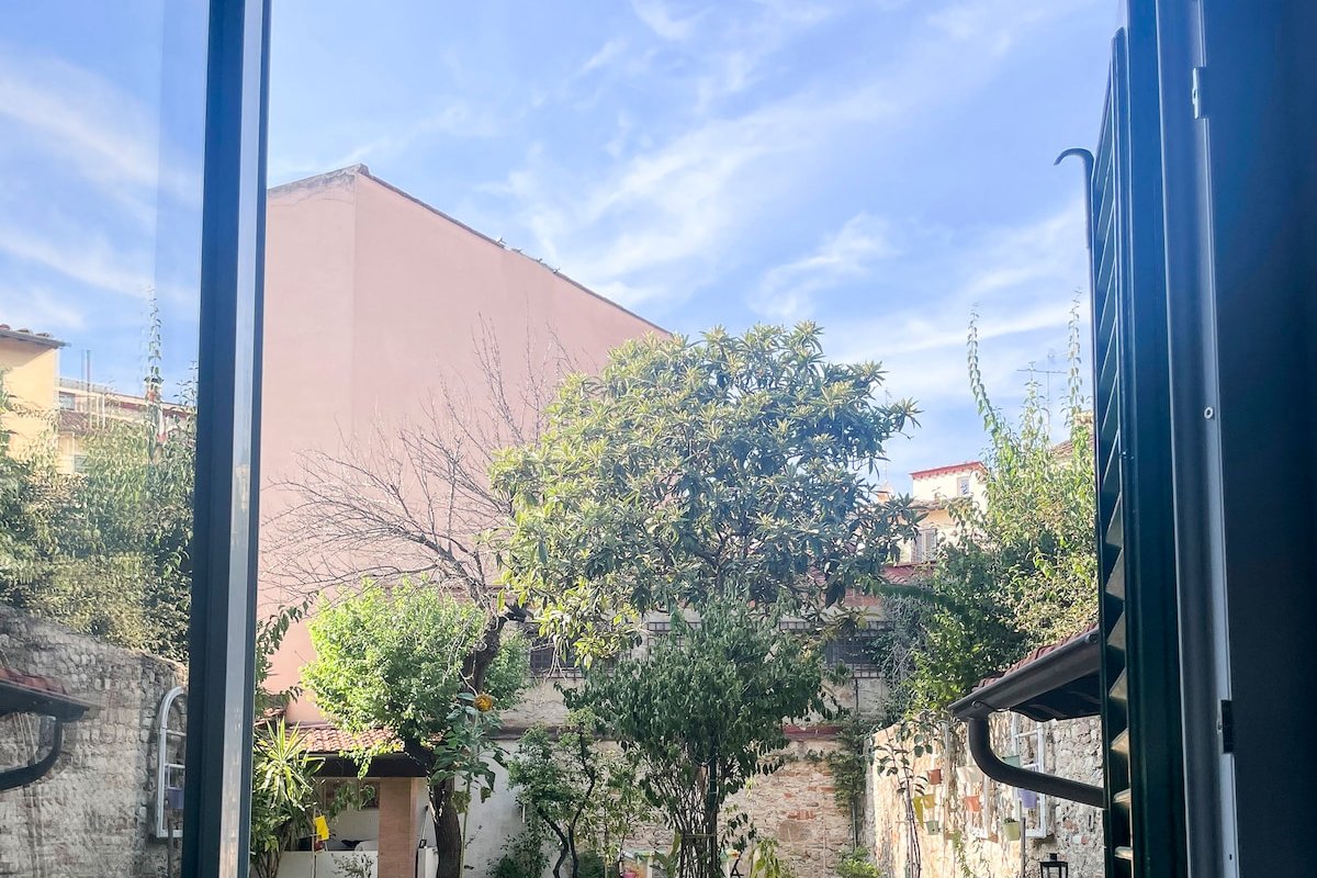 Oasi Fiorentina con giardino vicino al centro gallery image 2