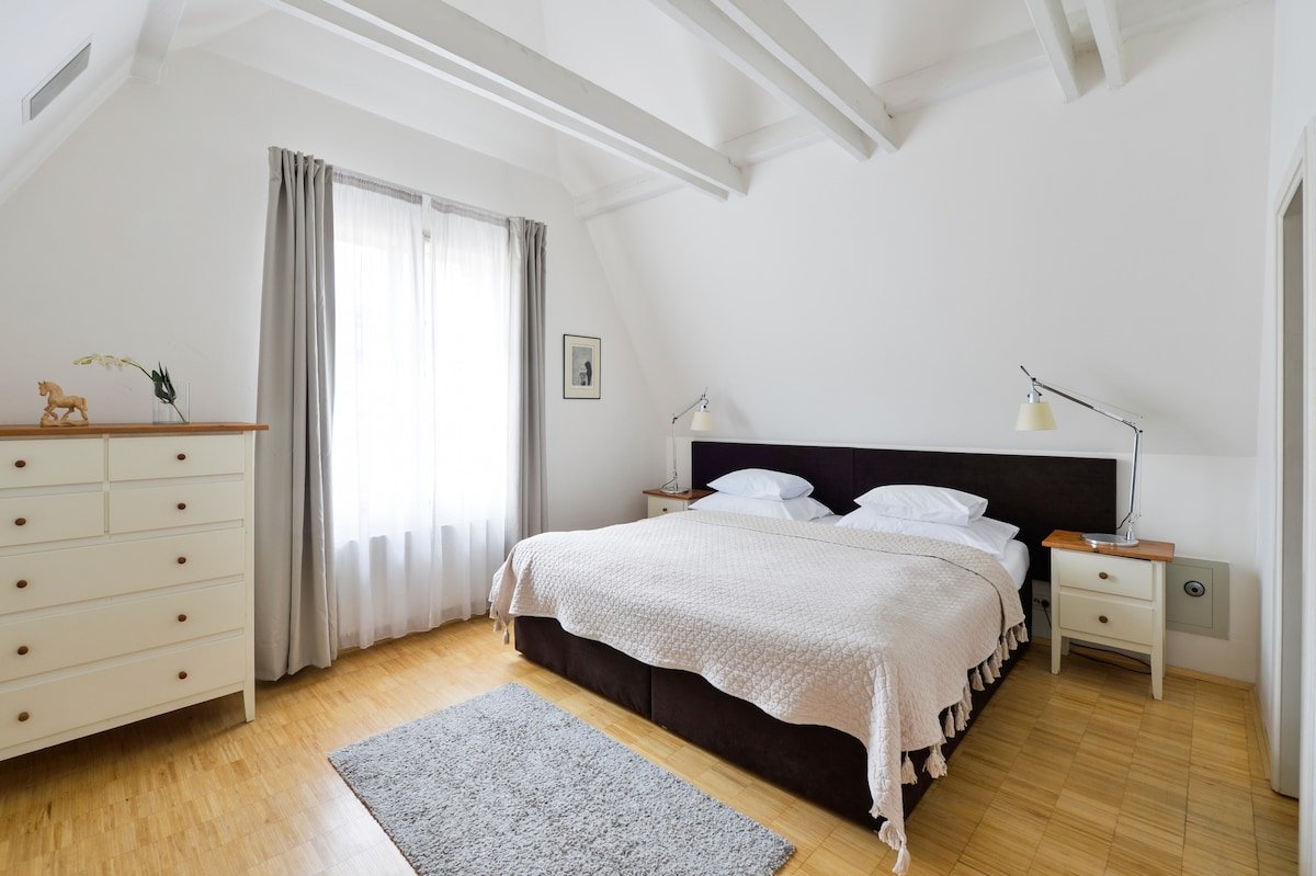 Eclectic Loft at Royal Way gallery image 5