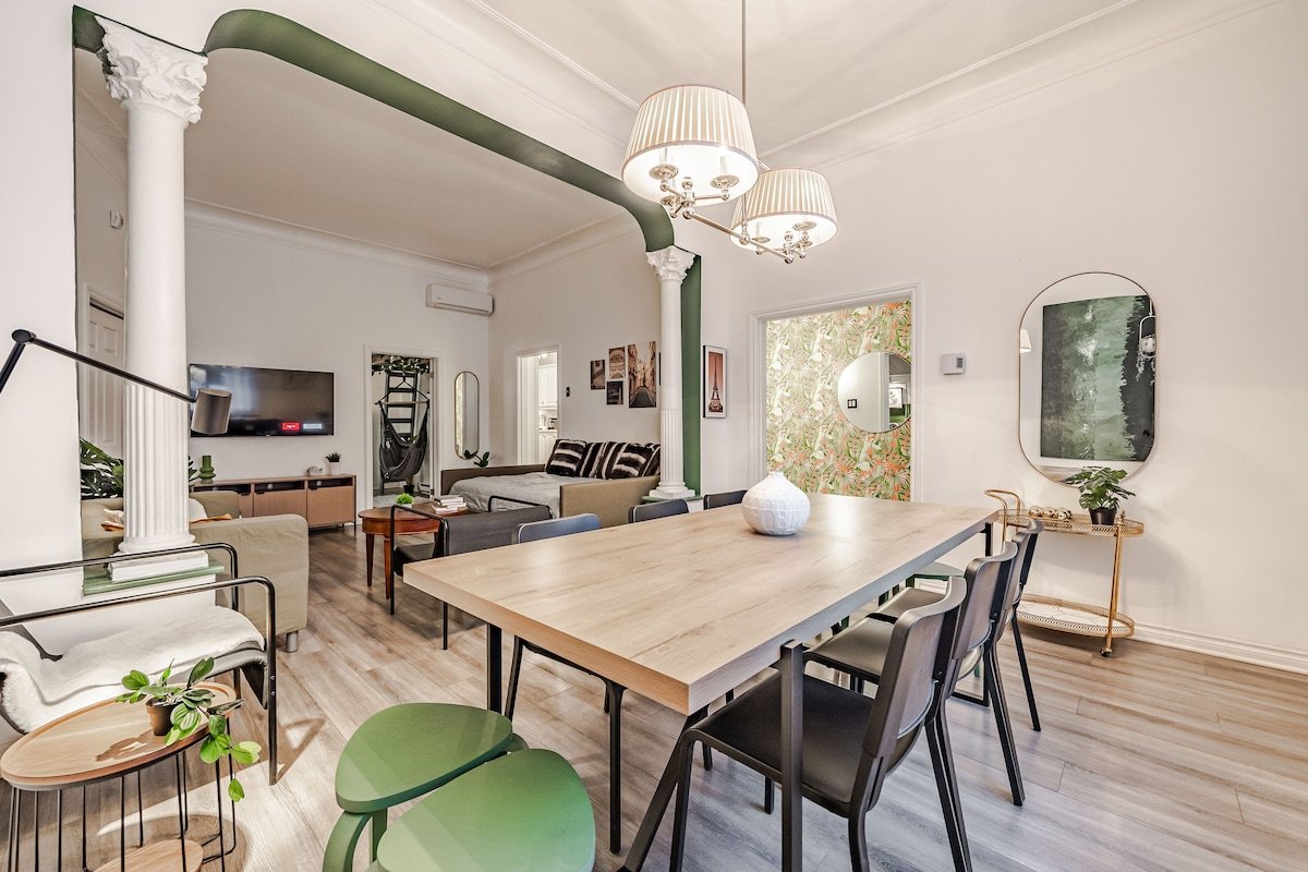 Massive 2 Storey Sleeps 20 w/ FreeParkings gallery image 2