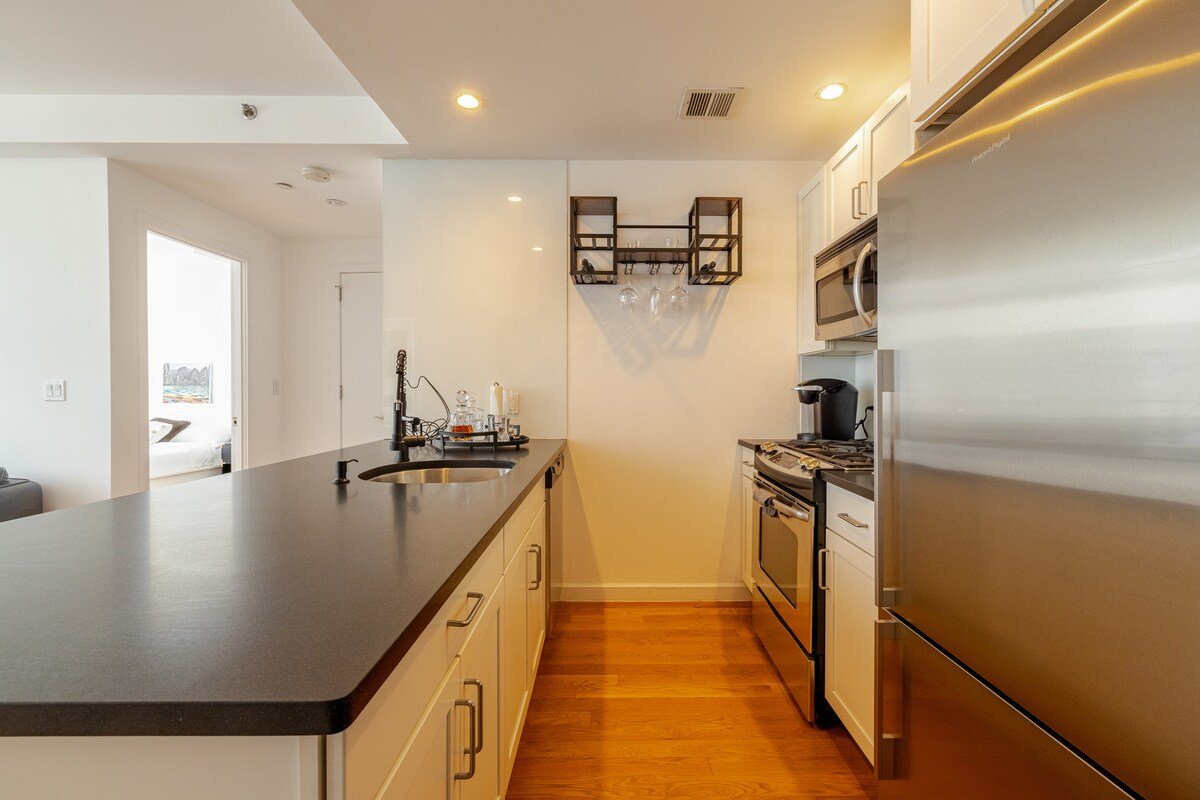 Modern Brooklyn Retreat: Private Suite Near It All gallery image 4