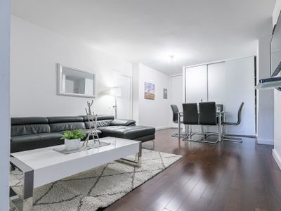 3 Bedrooms 2 Full Baths in Murray Hill Balcony