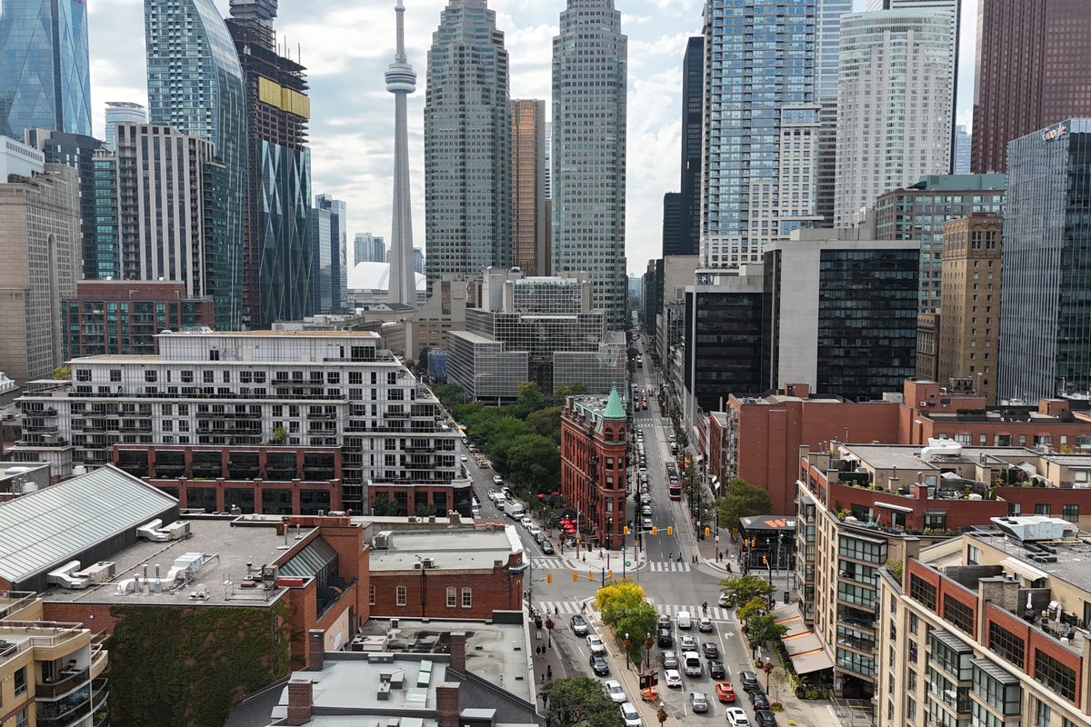 Lively Area Family Size Walk to St Lawrence Market