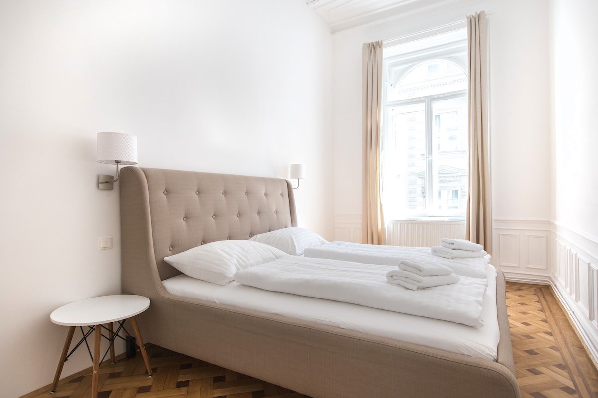 Fabulous City Center Apartment – Apt 18C gallery image 5