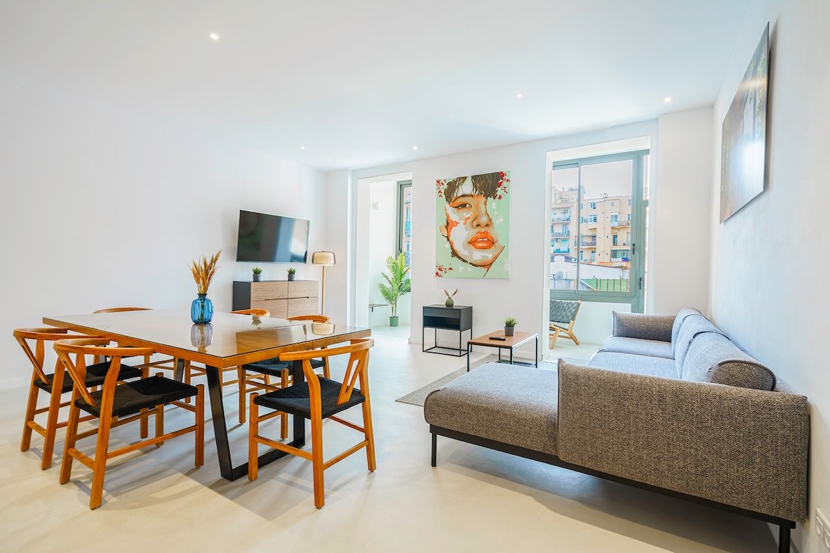 Brand New Superb 3Br Luminous Apt. in the Center gallery image 2