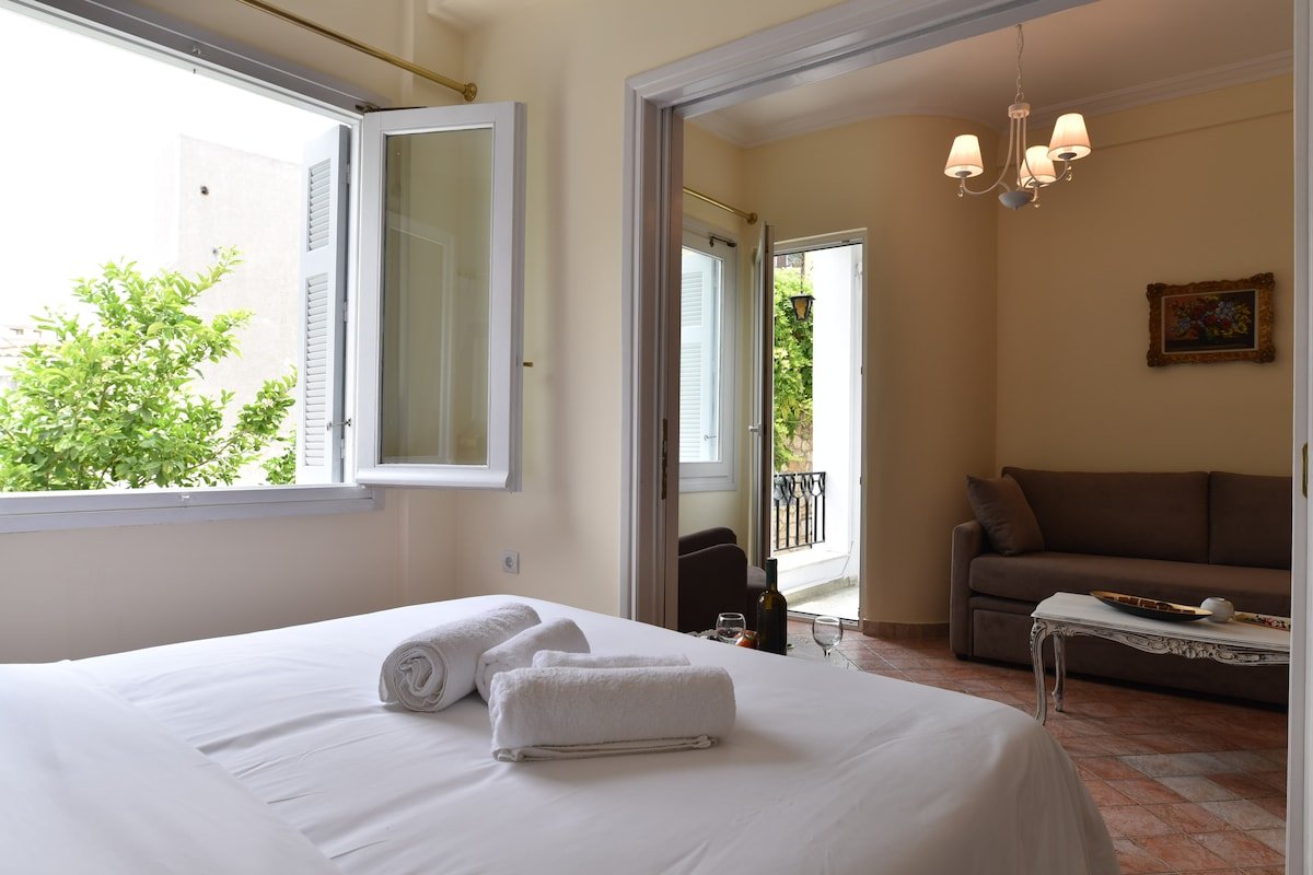 ACRO&POLIS “HERMES” Apt in the Heart of Athens gallery image 4