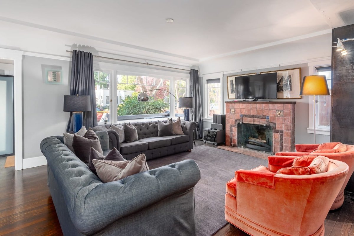 Spacious Palo Alto Home Near Downtown & Stanford gallery image 2