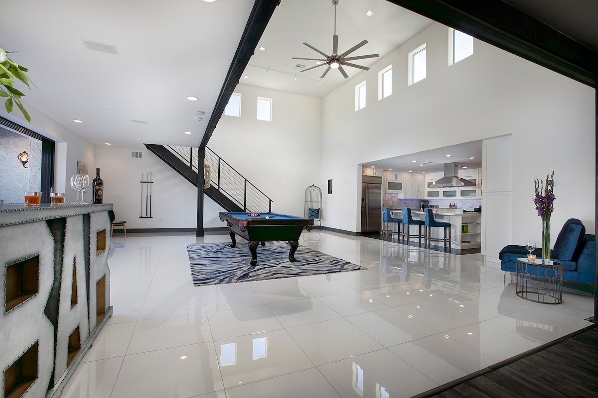 Escape to Modern Luxury-1.5 Miles to the Strip! gallery image 4