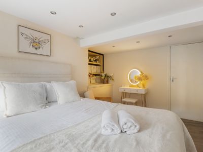 4 bedroom entire house in Kensington