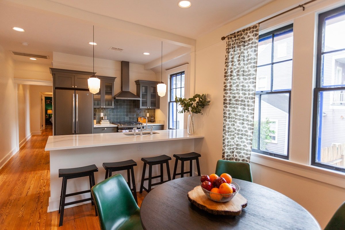 Renovated Uptown Cottage Steps from St. Charles gallery image 3