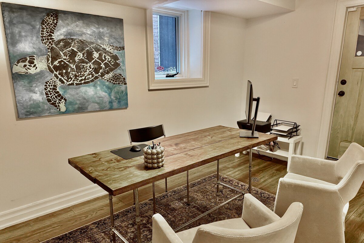 Office | Chef Kitchen | 2 Fireplaces | 4 floors gallery image 4