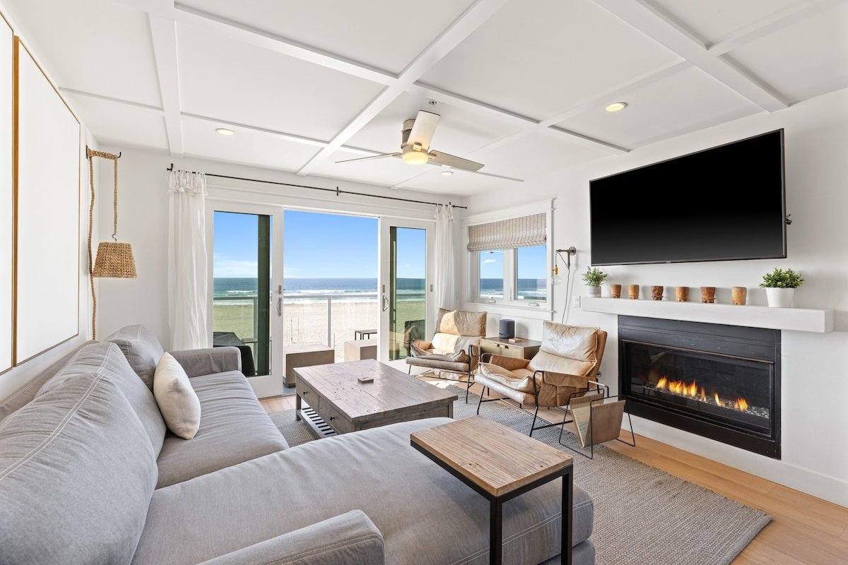 Unlimited Ocean Views from Oceanfront Penthouse gallery image 2