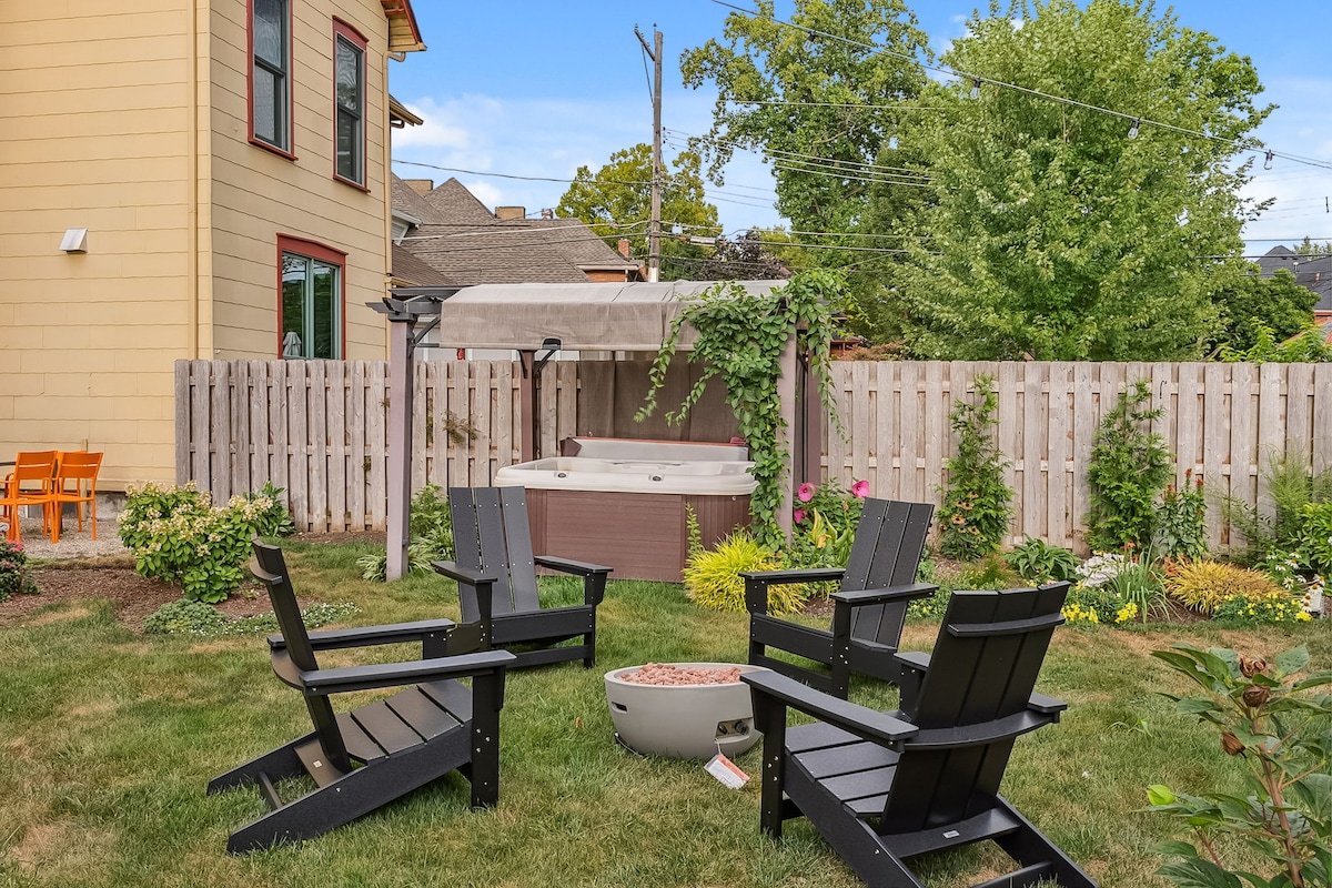 Short North Victorian Oasis 5br w Hot Tub, Peleton gallery image 4