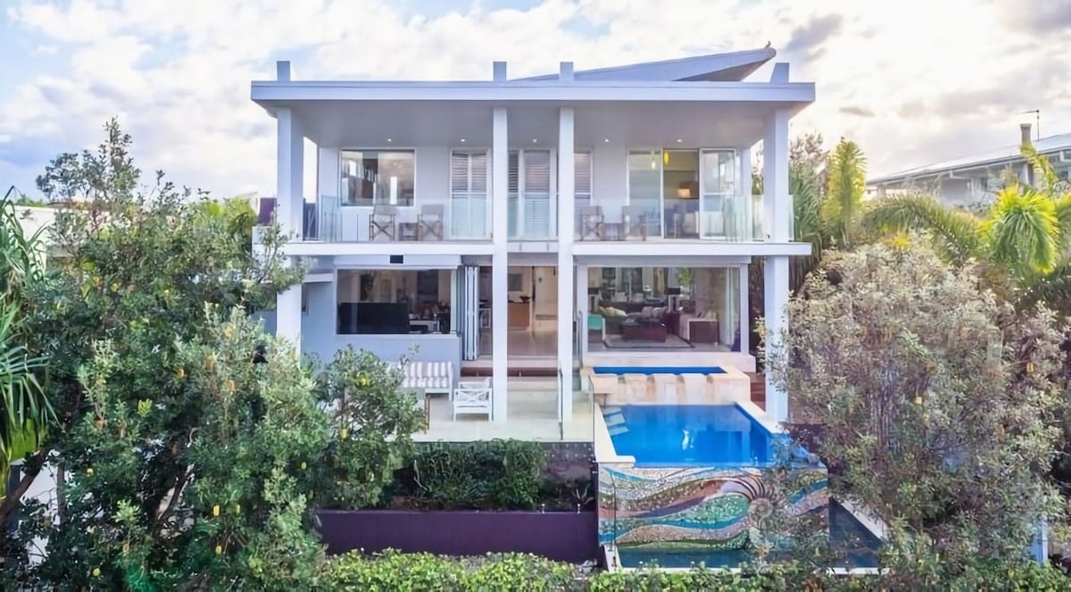 Paralian- Beachfront Home with Sauna gallery image 3