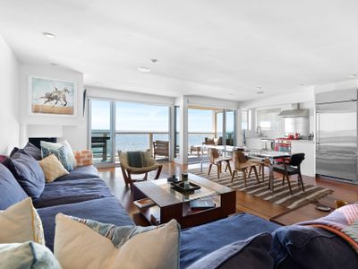 Beachside Condo on Carbon Beach