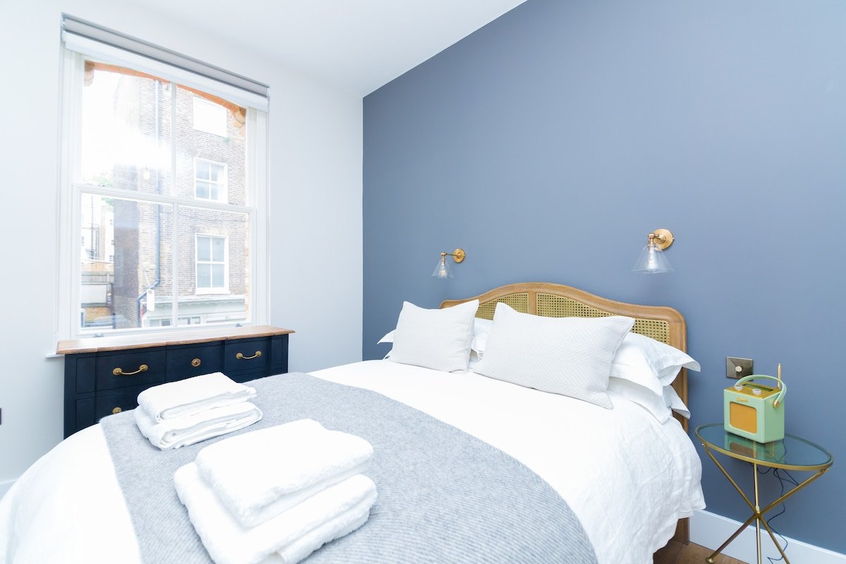 Modern and Minimalist 2bed apartment Regents Park gallery image 5