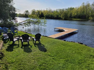 Luxurious waterfront 5-bedroom with pool and spa