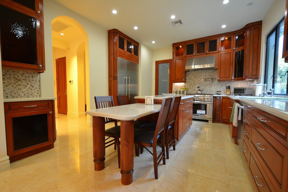 Luxury Penthouse In Century City gallery image 3